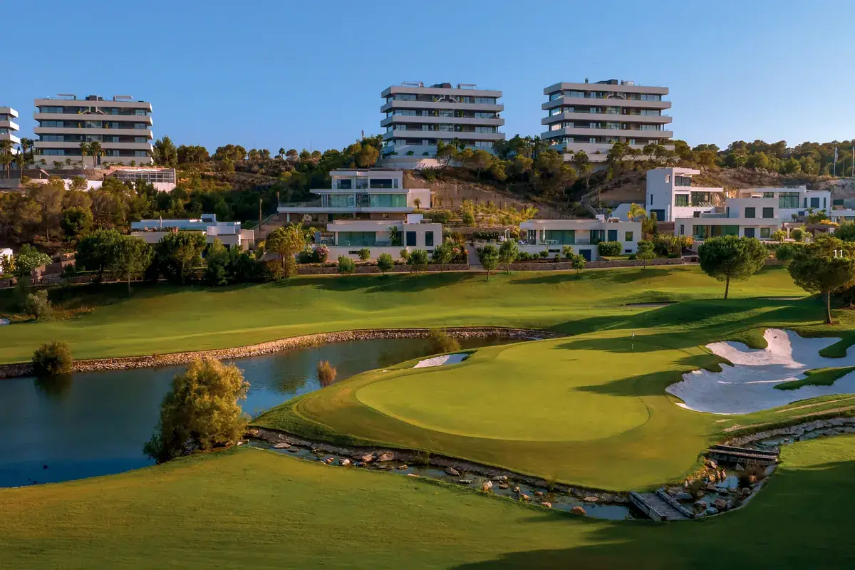 Nieruchomości na sprzedaż Alicante przy polu golfowym resort golfowy premium